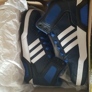 NWT ADIDAS HI TOP SNEAKERS